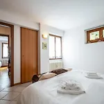 With Bicycle Storage In - Larihome A24 Διαμέρισμα Dongo