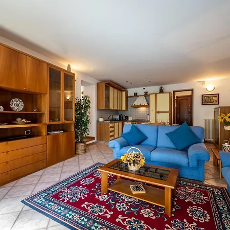 With Bicycle Storage In - Larihome A24 Διαμέρισμα Dongo