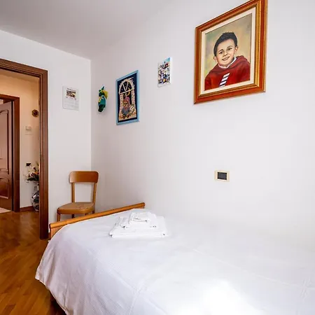 Apartment With Bicycle Storage In - Larihome A24 *