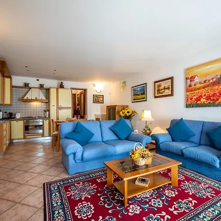 Apartment With Bicycle Storage In - Larihome A24