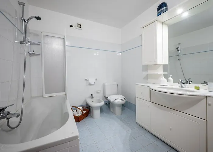 With Bicycle Storage In - Larihome A24 * Dongo