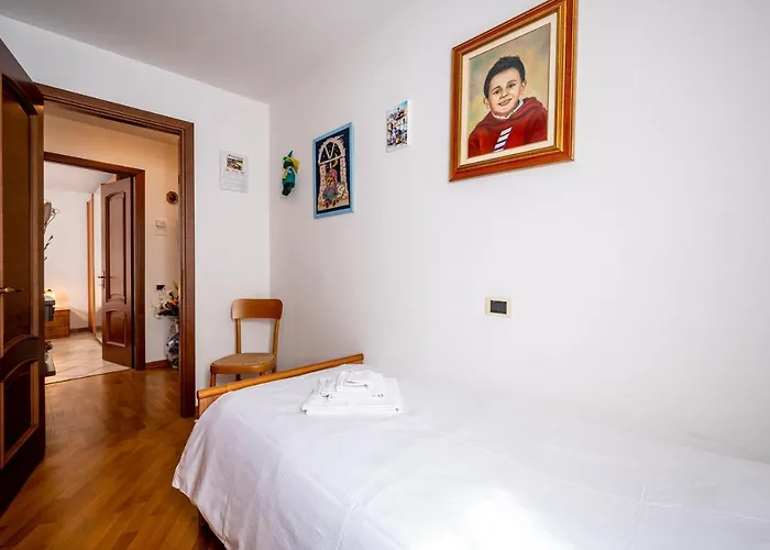 Apartment With Bicycle Storage In - Larihome A24 *