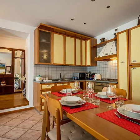 With Bicycle Storage In - Larihome A24 Appartamento Dongo